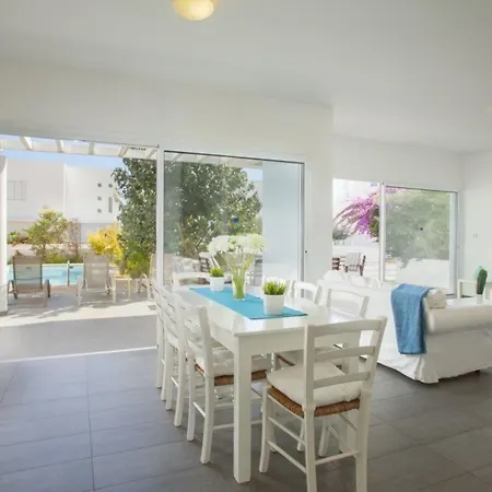 Villa Centrum “minutes From Fig Tree Bay” 116